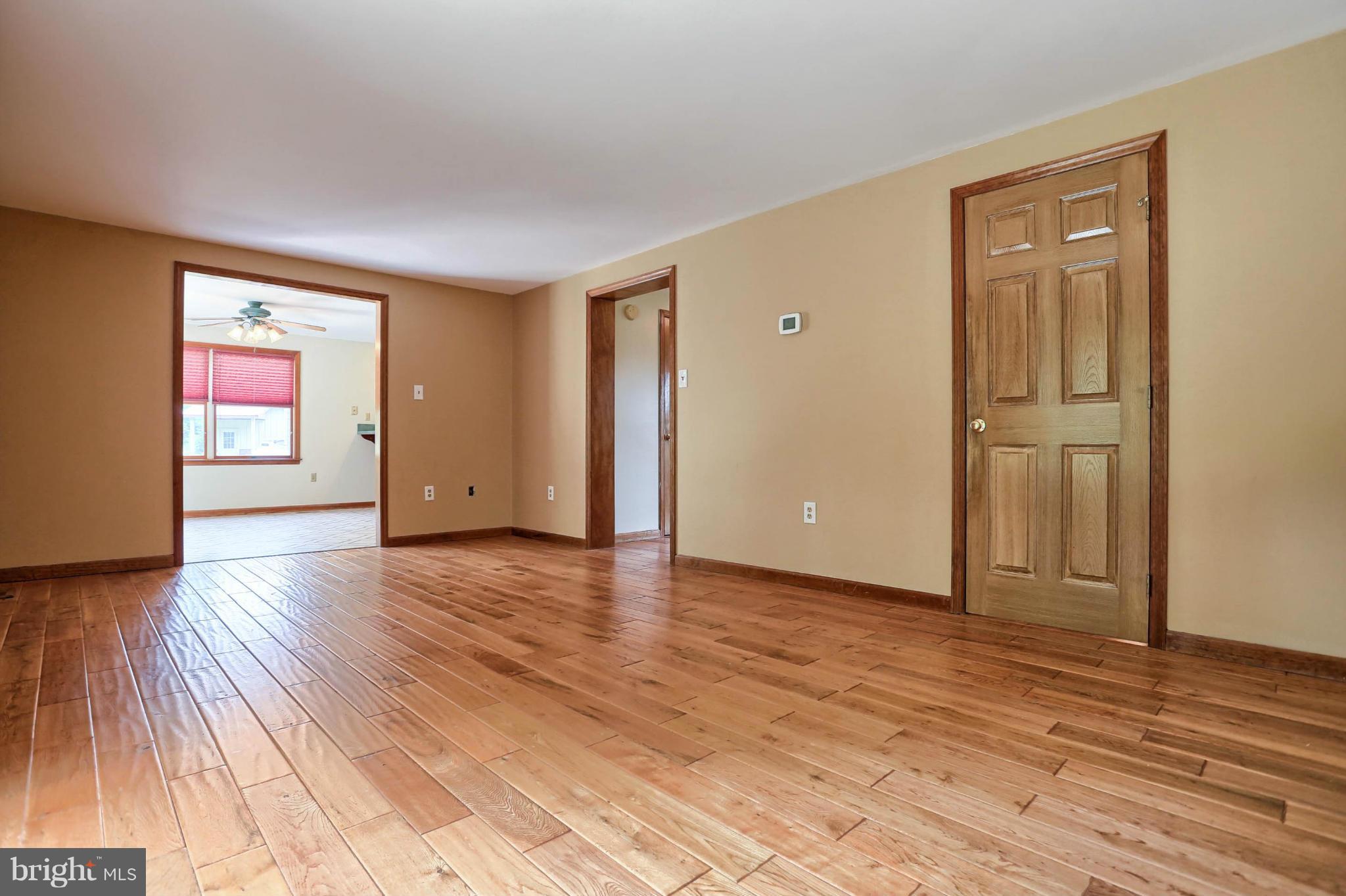 16309 Broadfording Road Clear Spring, MD 21722 - Photo 6 of 30 Living Room