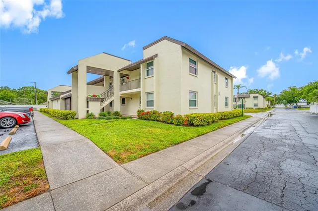 $140,000 | 1100 East Bay Drive, Unit 60, Largo, FL 33770