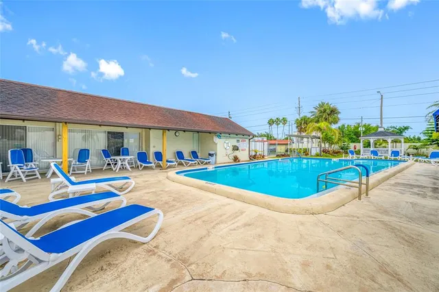 $140,000 | 1100 East Bay Drive, Unit 60, Largo, FL 33770