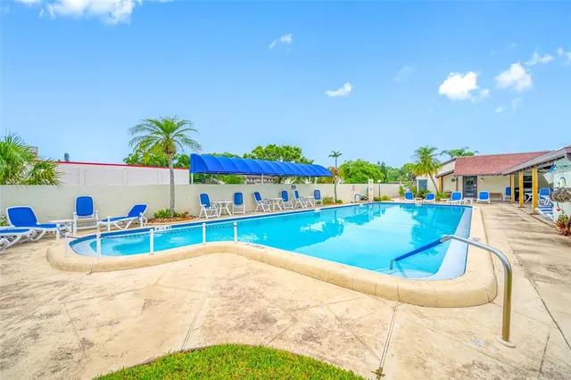 $140,000 | 1100 East Bay Drive, Unit 60, Largo, FL 33770
