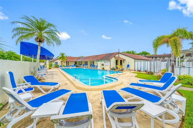 $140,000 | 1100 East Bay Drive, Unit 60, Largo, FL 33770