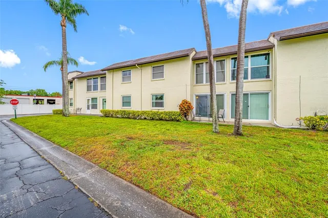 $140,000 | 1100 East Bay Drive, Unit 60, Largo, FL 33770