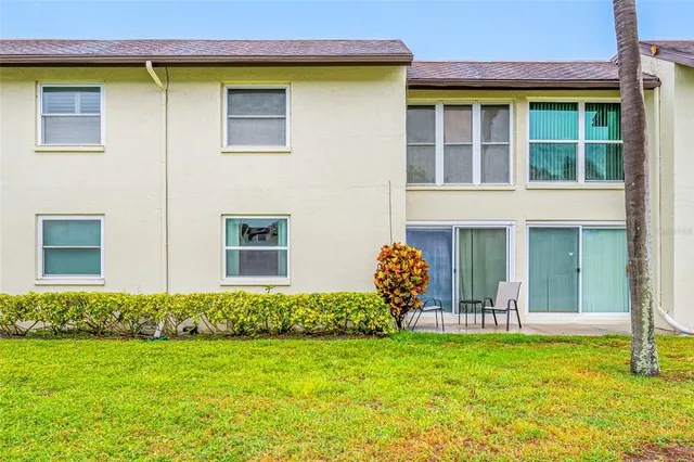 $140,000 | 1100 East Bay Drive, Unit 60, Largo, FL 33770