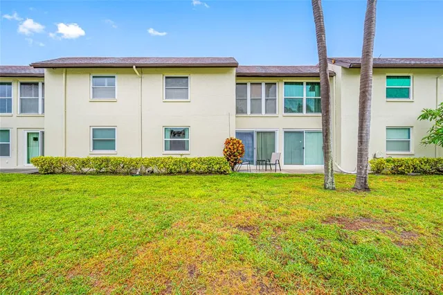 $140,000 | 1100 East Bay Drive, Unit 60, Largo, FL 33770