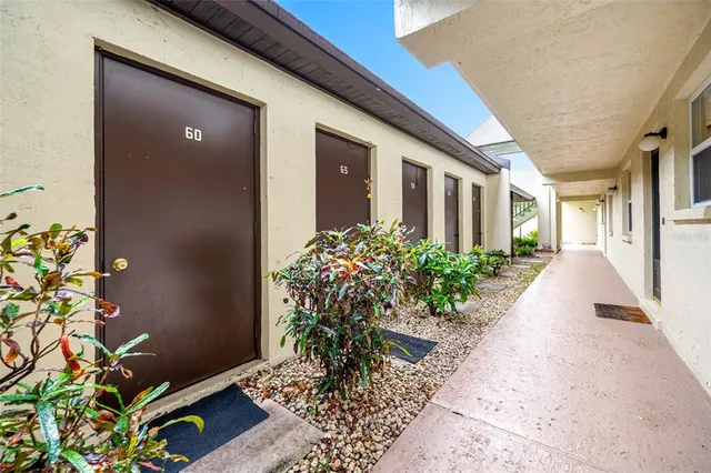 $140,000 | 1100 East Bay Drive, Unit 60, Largo, FL 33770