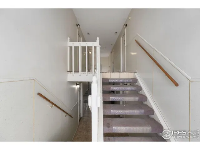 a view of entryway and hall