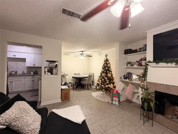$98,000 | 2501 Gulf Freeway, Unit 4A, Dickinson, TX 77539