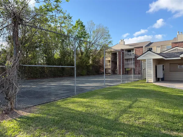 $98,000 | 2501 Gulf Freeway, Unit 4A, Dickinson, TX 77539