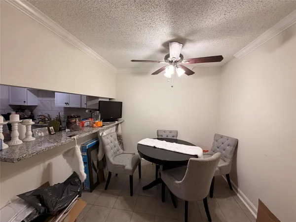 $98,000 | 2501 Gulf Freeway, Unit 4A, Dickinson, TX 77539