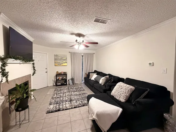 $98,000 | 2501 Gulf Freeway, Unit 4A, Dickinson, TX 77539