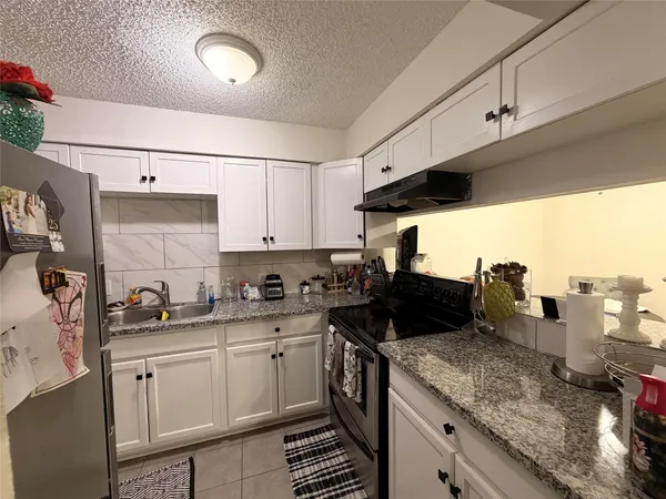 $98,000 | 2501 Gulf Freeway, Unit 4A, Dickinson, TX 77539