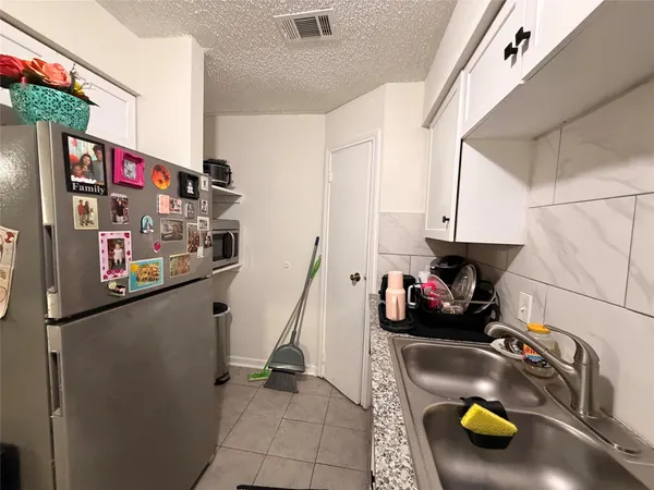 $98,000 | 2501 Gulf Freeway, Unit 4A, Dickinson, TX 77539