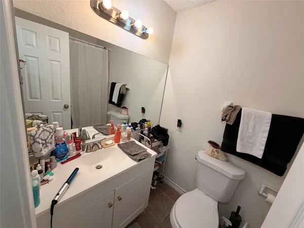 $98,000 | 2501 Gulf Freeway, Unit 4A, Dickinson, TX 77539