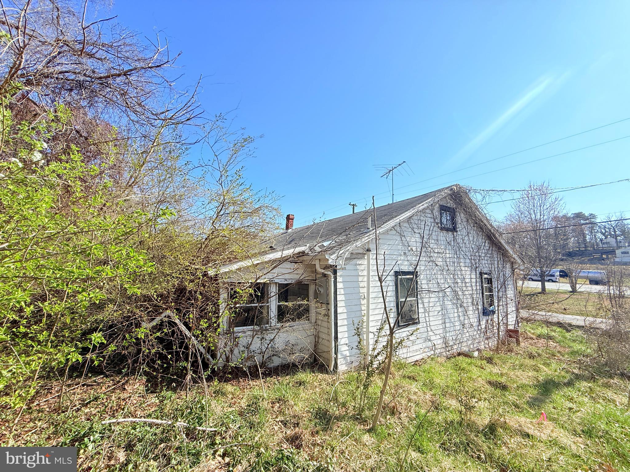 18512 Corby Street Triangle, VA 22172 - Photo 3 of 5