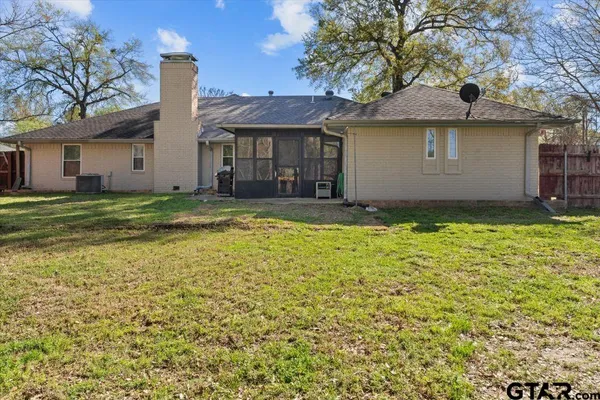 $299,900 | 19250 Pinedale Circle, Flint, TX 75762