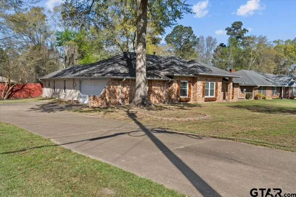 $299,900 | 19250 Pinedale Circle, Flint, TX 75762