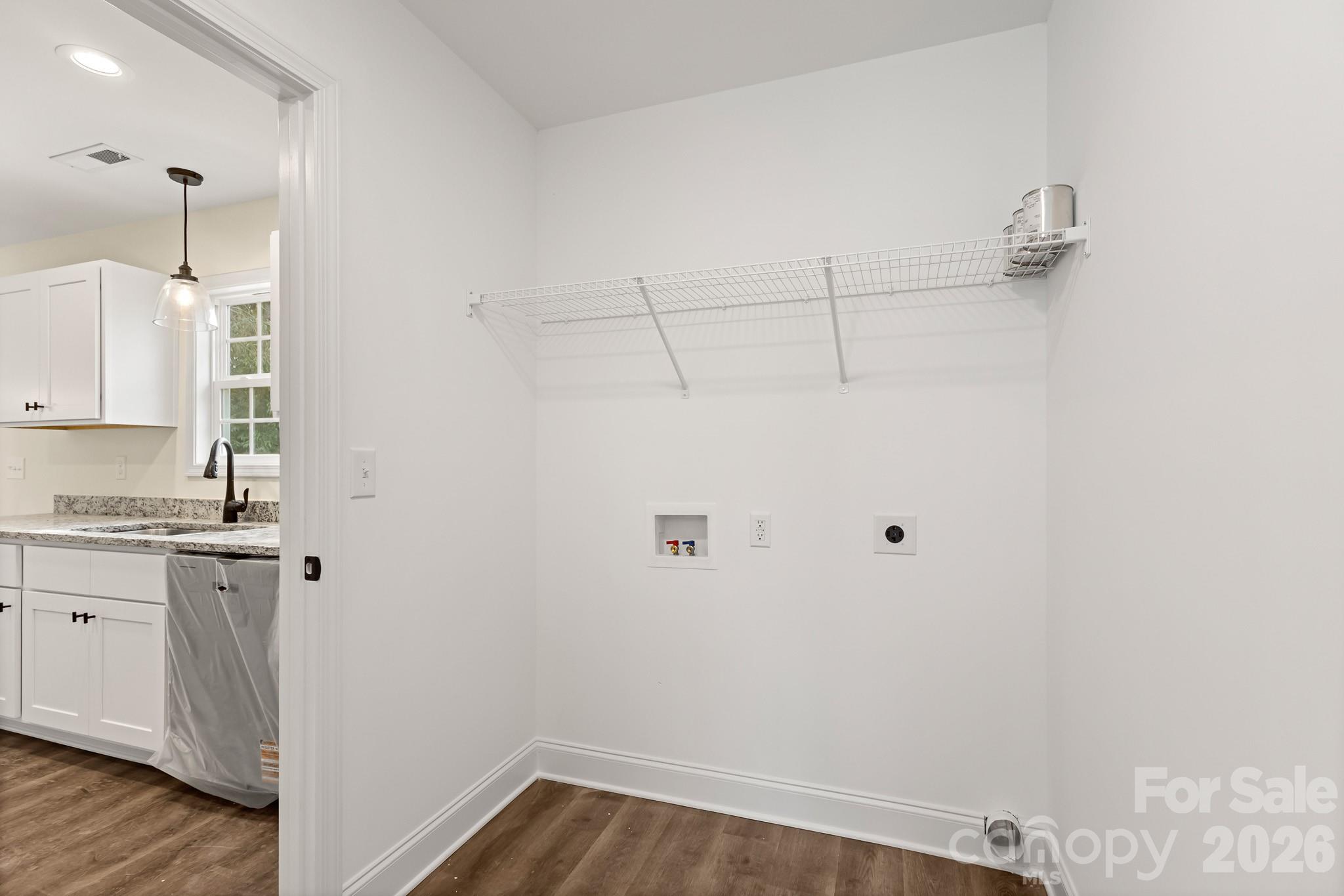 545 Washington Street Rock Hill, SC 29730 - Photo 13 of 29 a bathroom with a sink and a mirror