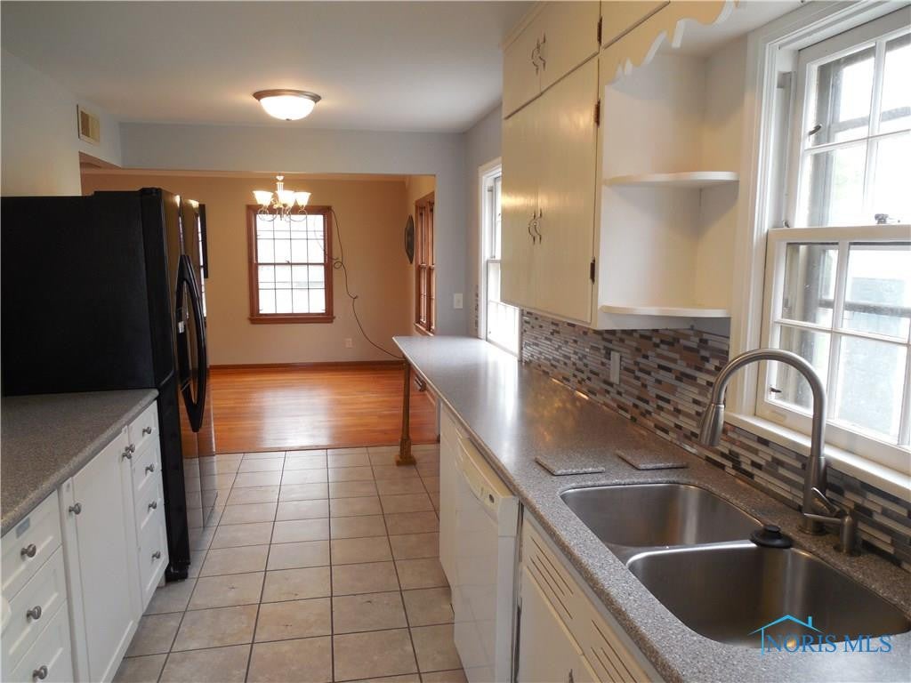 228 Rector Avenue Findlay, OH 45840 - Photo 5 of 18 Gallery Image 5