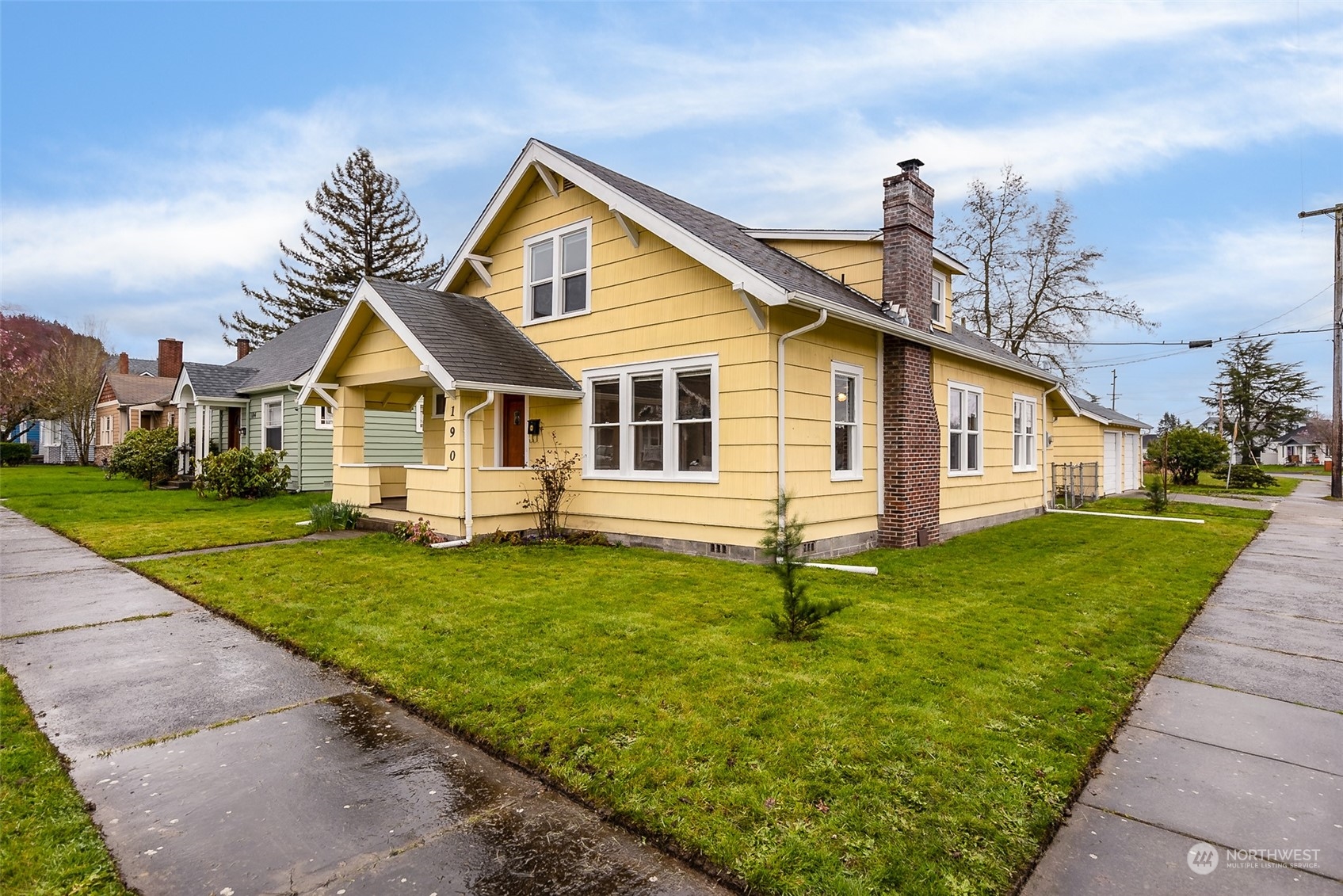 190 Southwest Lewis Street Chehalis, WA 98532 - Photo 1 of 30 a front view of a house with a yard