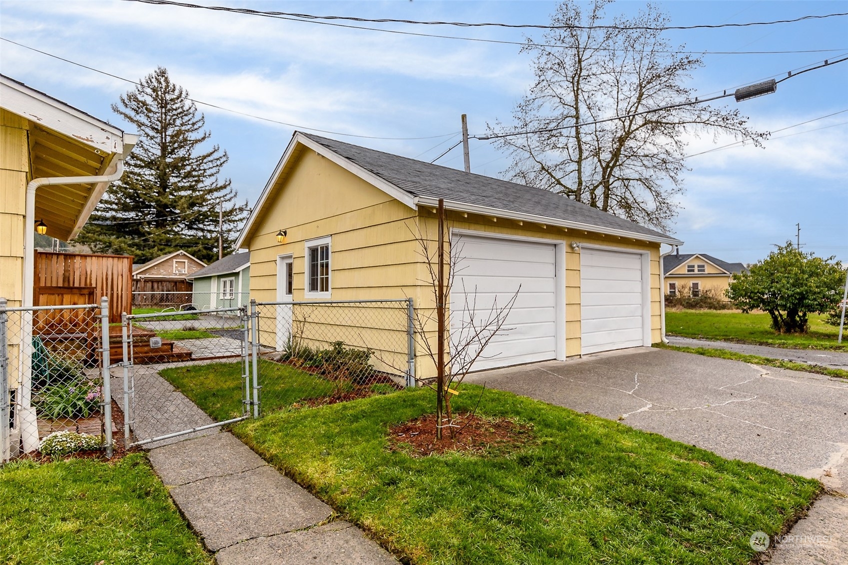 190 Southwest Lewis Street Chehalis, WA 98532 - Photo 5 of 30 a house view with a backyard space