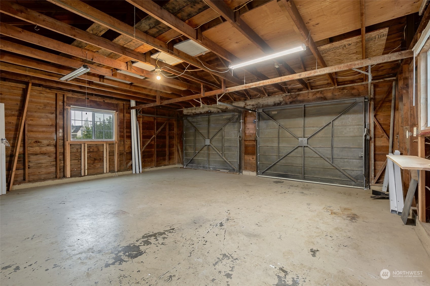 190 Southwest Lewis Street Chehalis, WA 98532 - Photo 6 of 30 a view of empty room with wooden ceiling