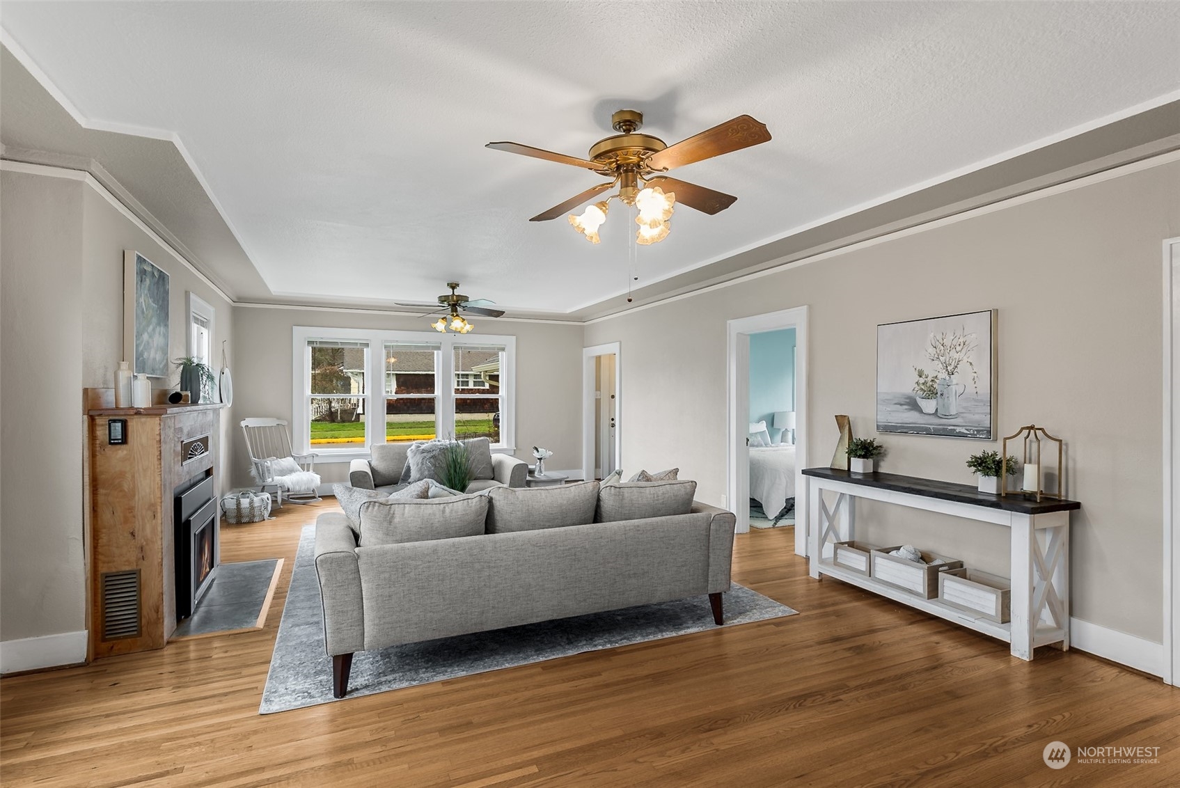 190 Southwest Lewis Street Chehalis, WA 98532 - Photo 9 of 30 a living room with furniture and a large window