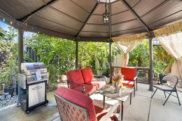 $699,900 | 2857 Maybrook Drive, Sacramento, CA 95835