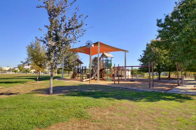 $699,900 | 2857 Maybrook Drive, Sacramento, CA 95835