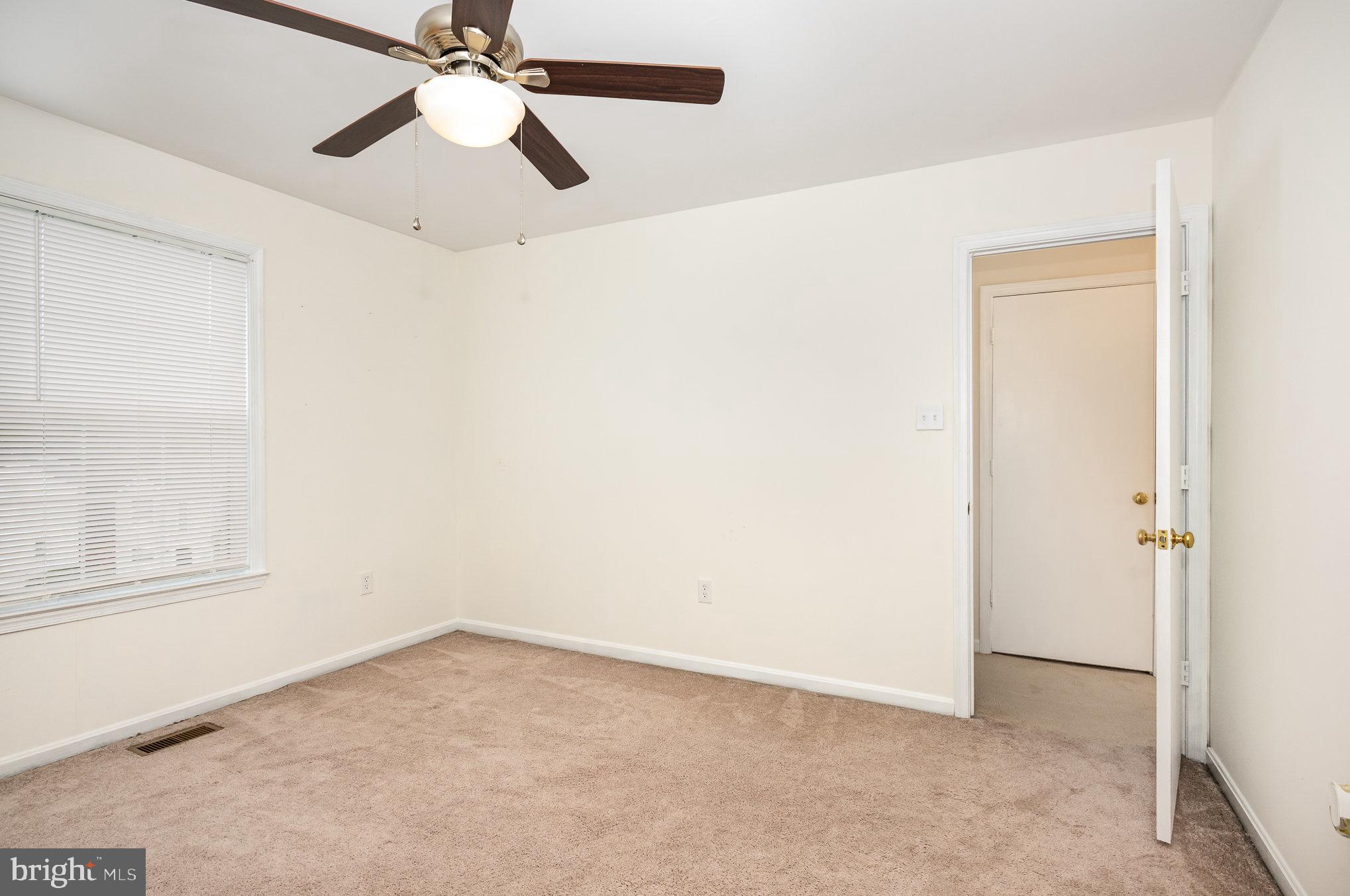 107 Wimbeldon Court Stafford, VA 22556 - Photo 17 of 32 an empty room with windows and fan