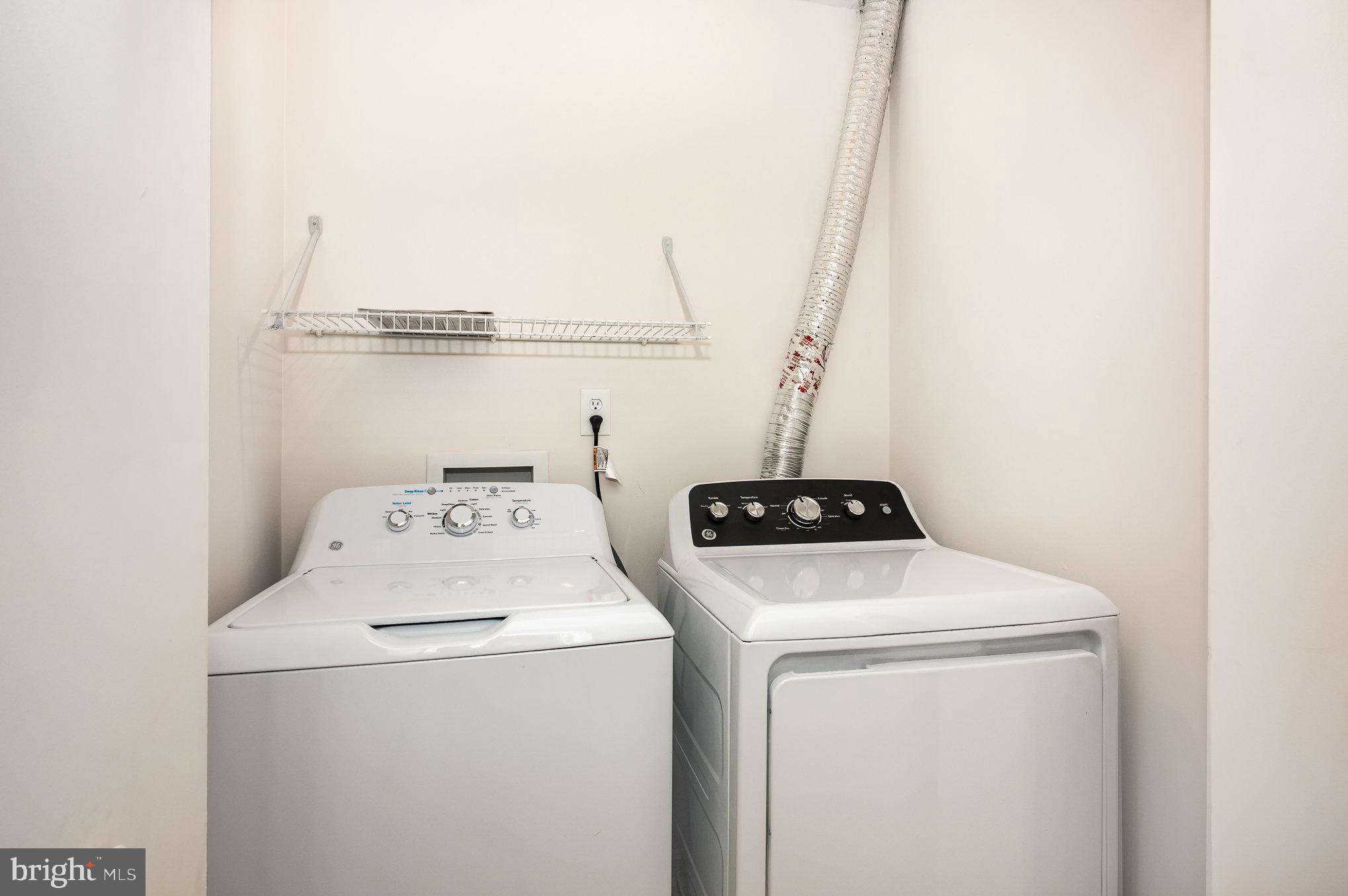 107 Wimbeldon Court Stafford, VA 22556 - Photo 19 of 32 a utility room with dryer and washer