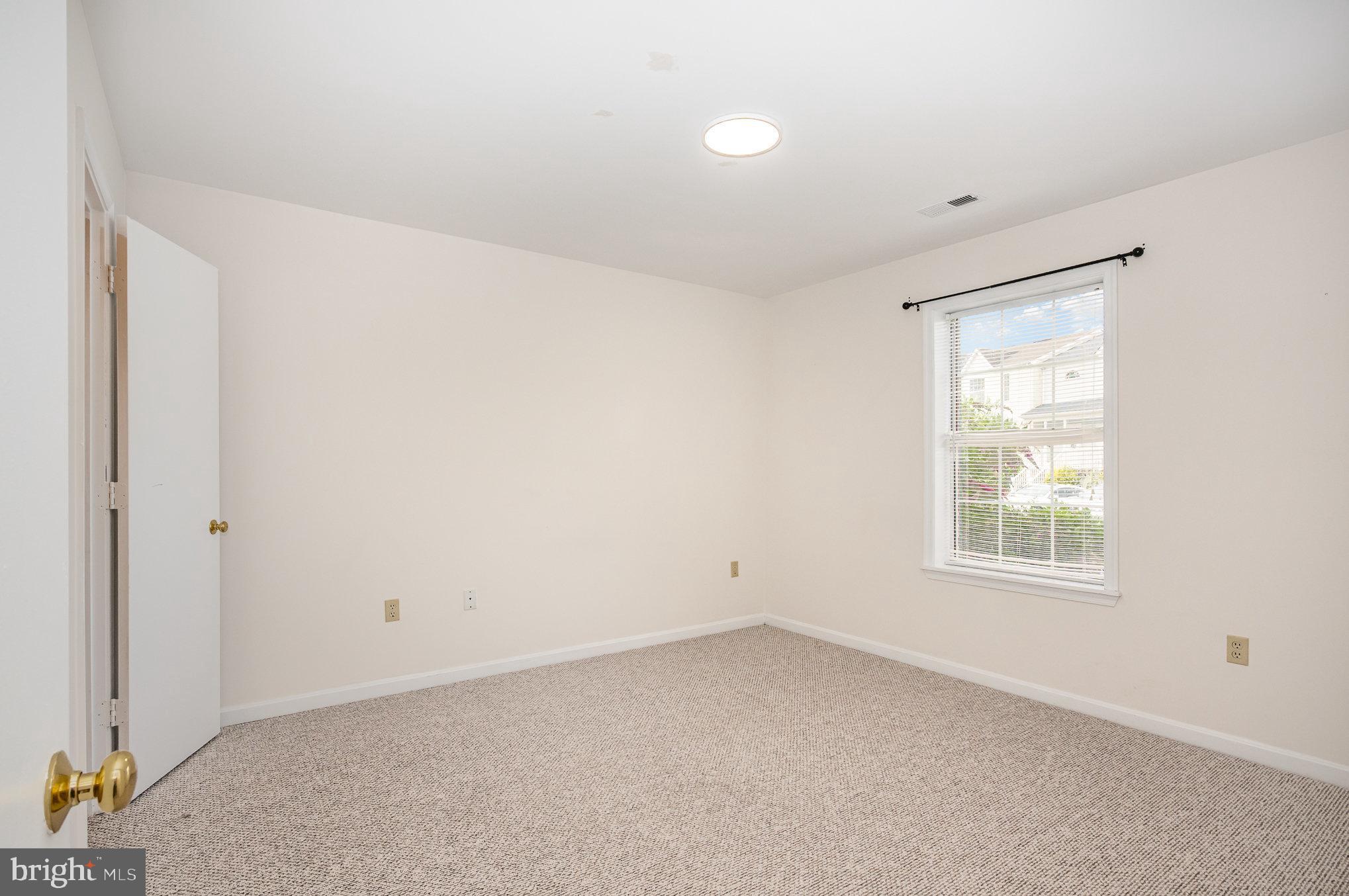 107 Wimbeldon Court Stafford, VA 22556 - Photo 20 of 32 an empty room with a window