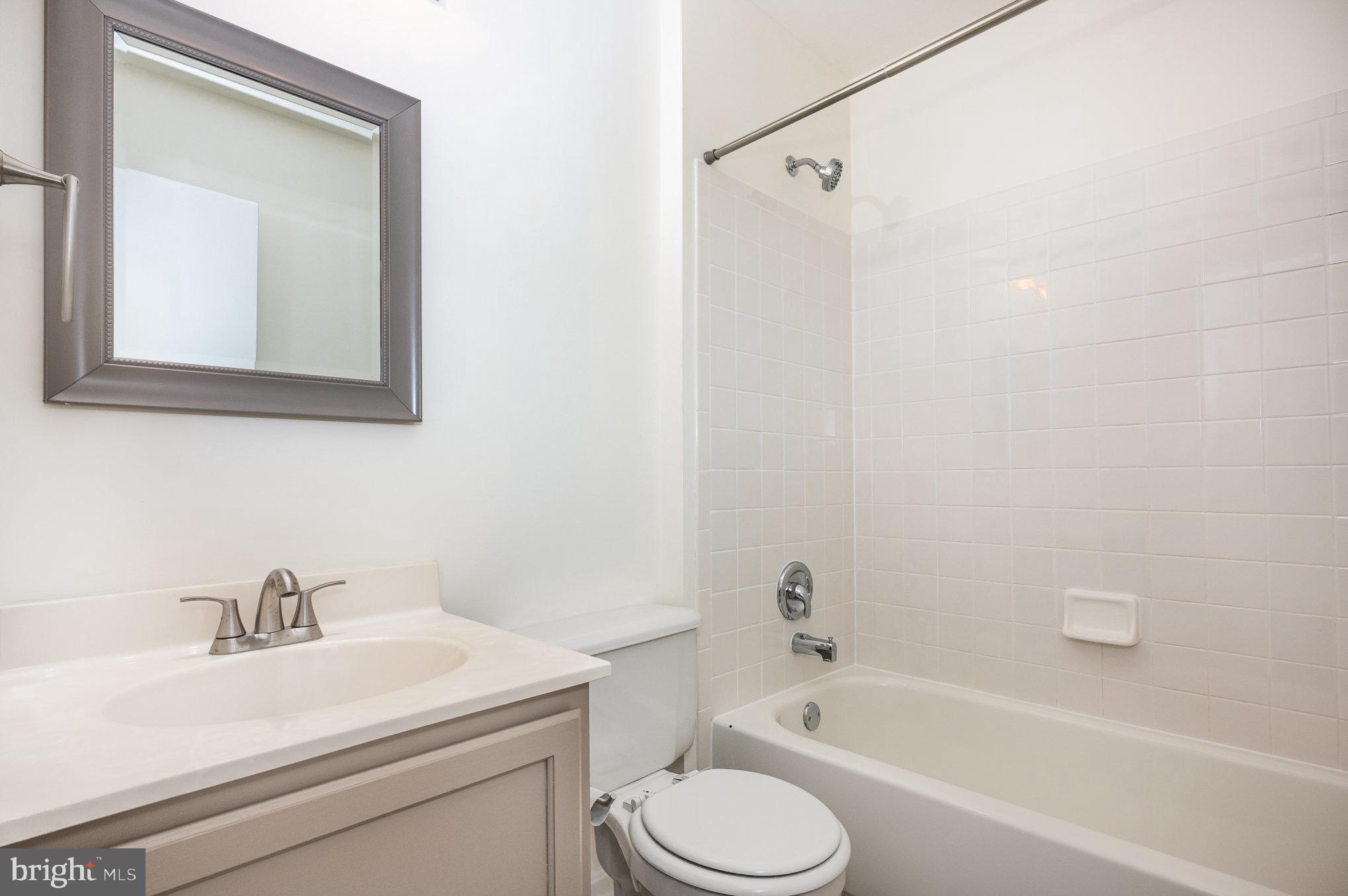 107 Wimbeldon Court Stafford, VA 22556 - Photo 23 of 32 a bathroom with a sink toilet and shower