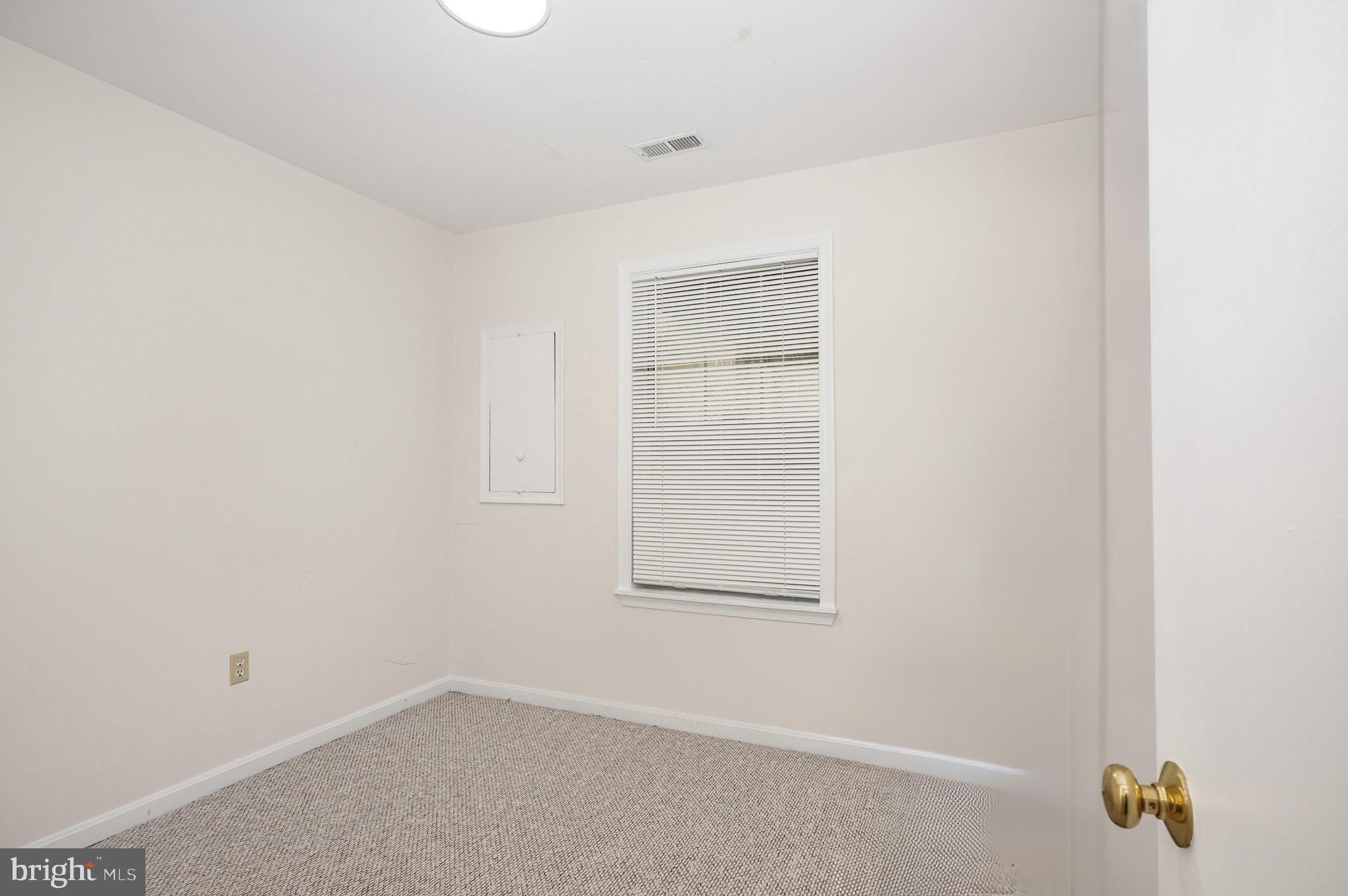 107 Wimbeldon Court Stafford, VA 22556 - Photo 25 of 32 an empty room with windows