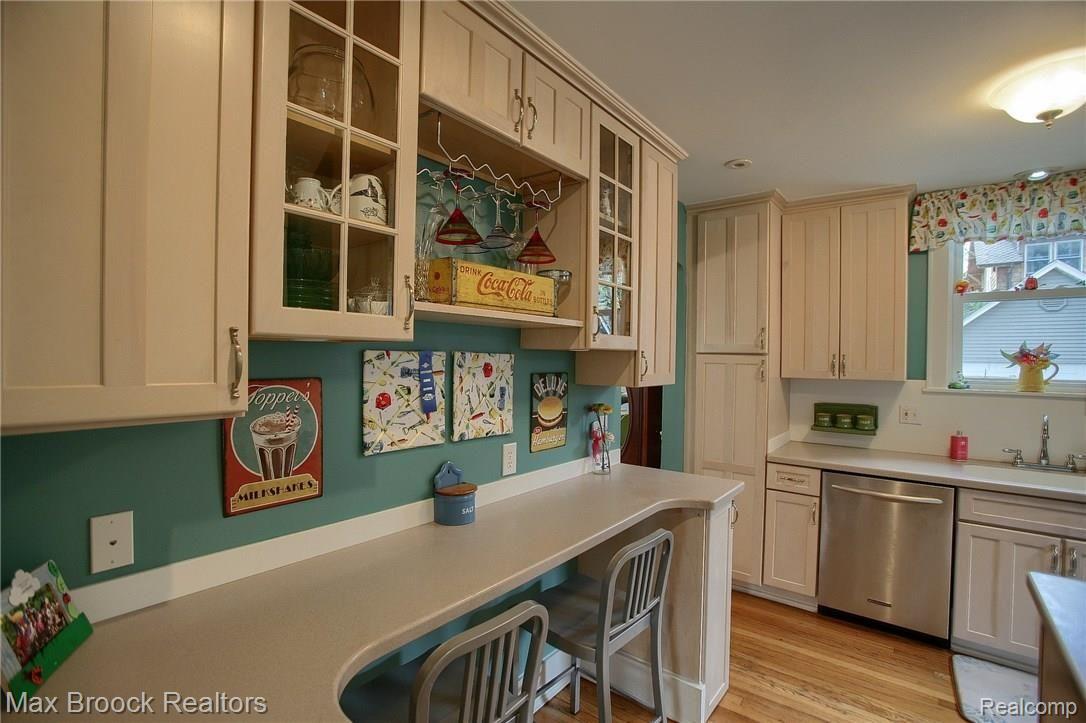 175 North Adams Road Birmingham, MI 48009 - Photo 13 of 37 Kitchen_3rd_View.jpg