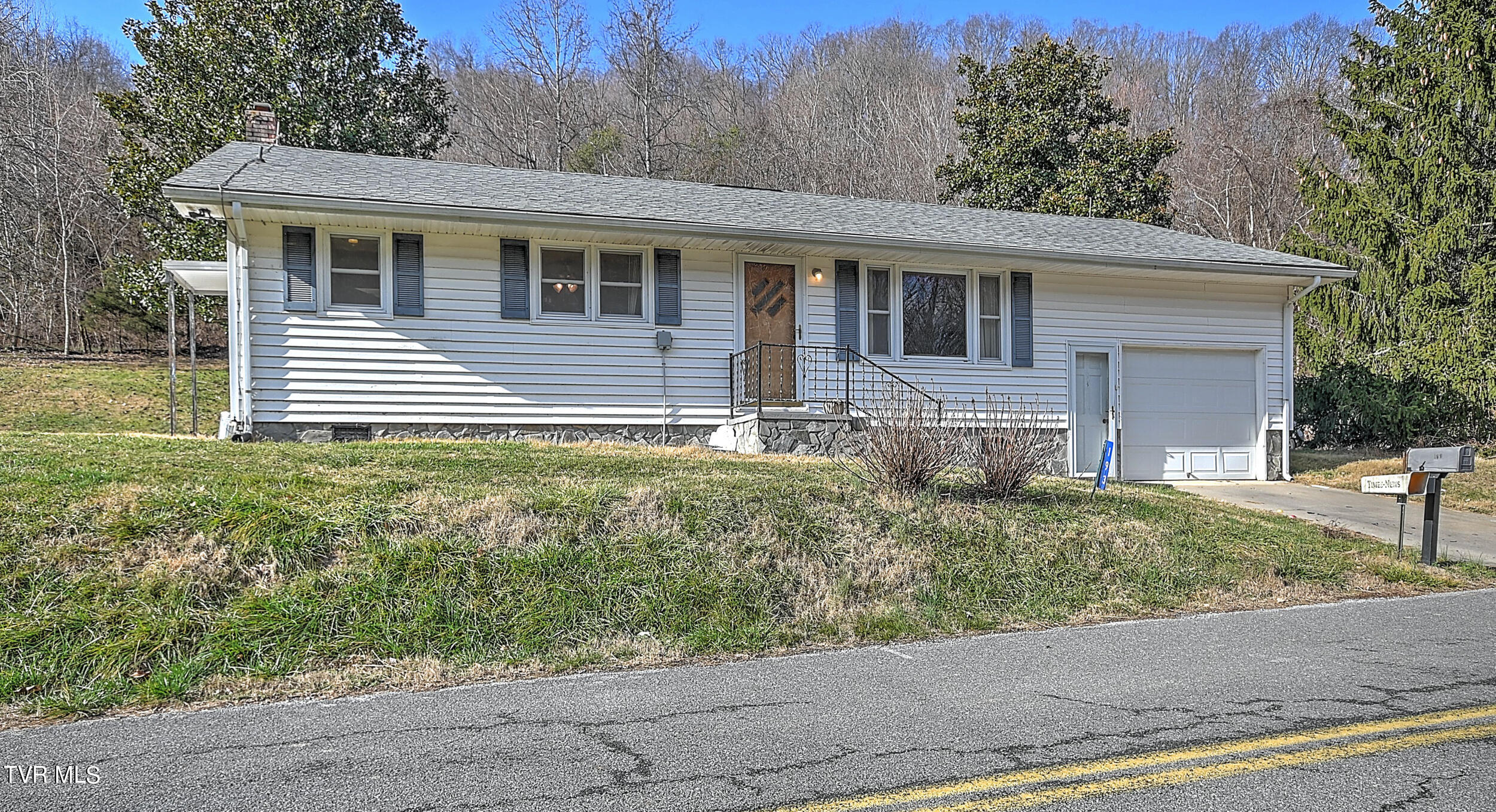 193 Tucker Hollow Road West Fall Branch, TN 37656 - Photo 2 of 37 193 Tucker Hollow AC-3