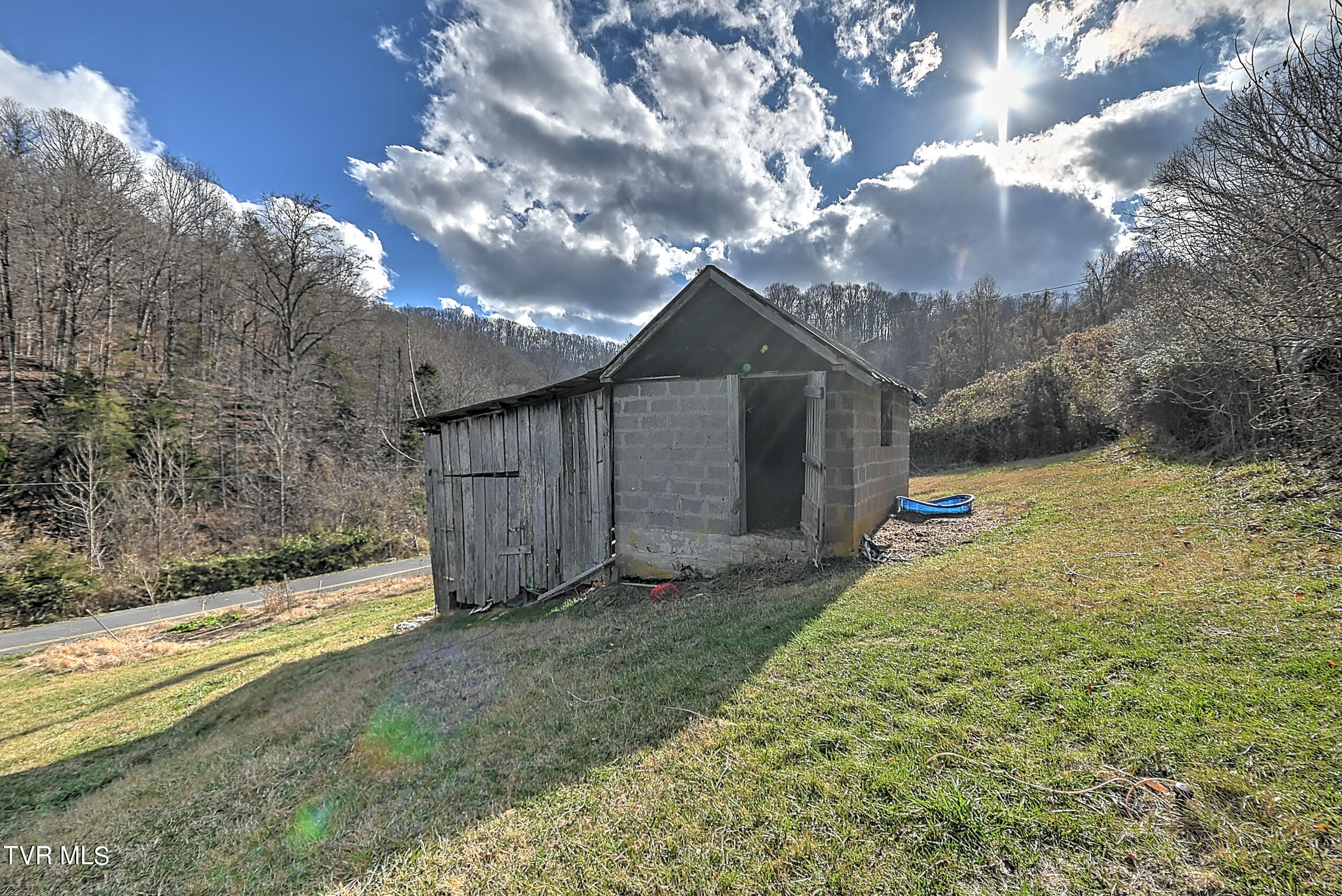 193 Tucker Hollow Road West Fall Branch, TN 37656 - Photo 32 of 37 193 Tucker Hollow AC-36