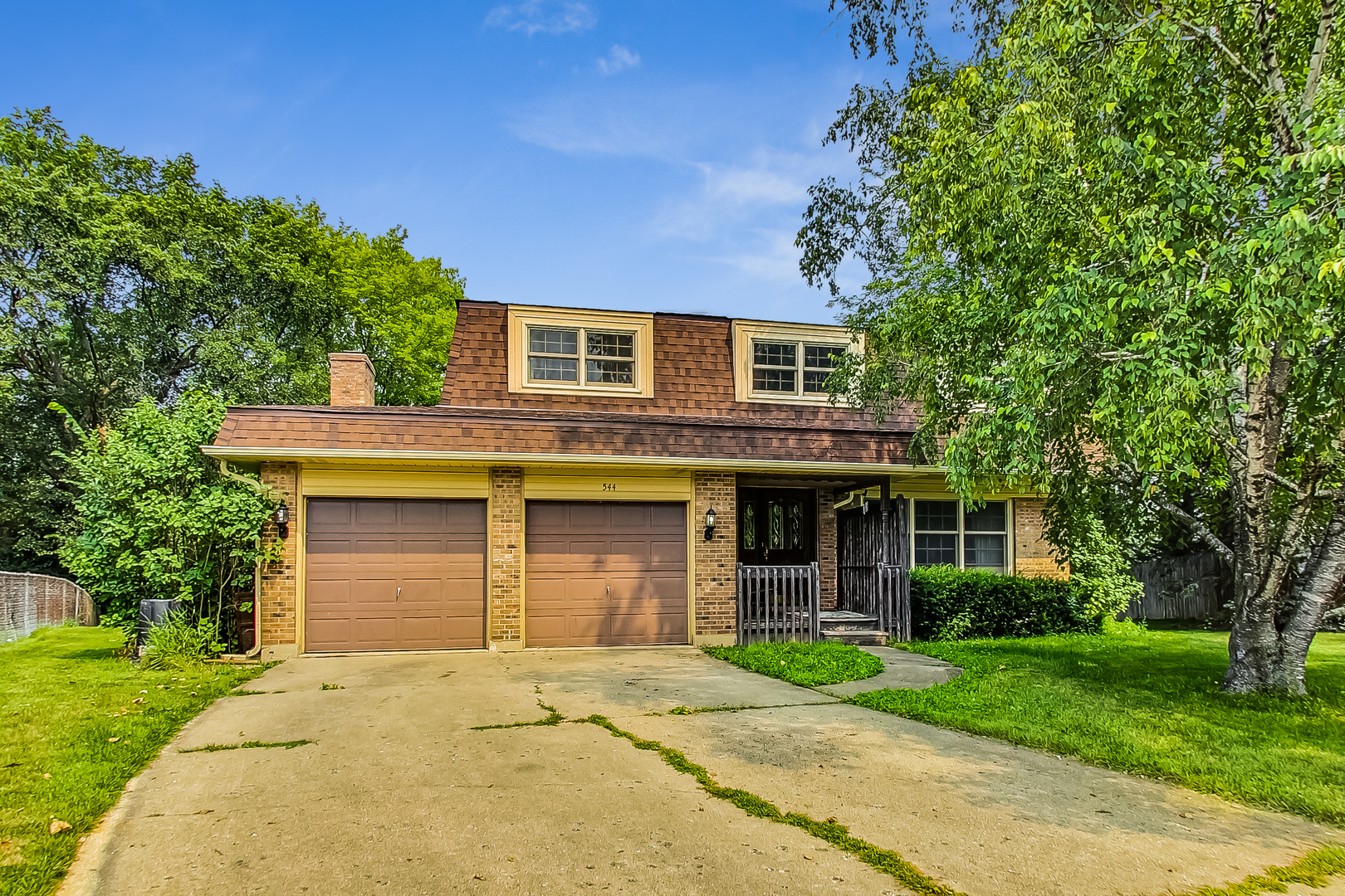 544 Northgate Road Lindenhurst, IL 60046 - Photo 1 of 32 a front view of a house with a garden