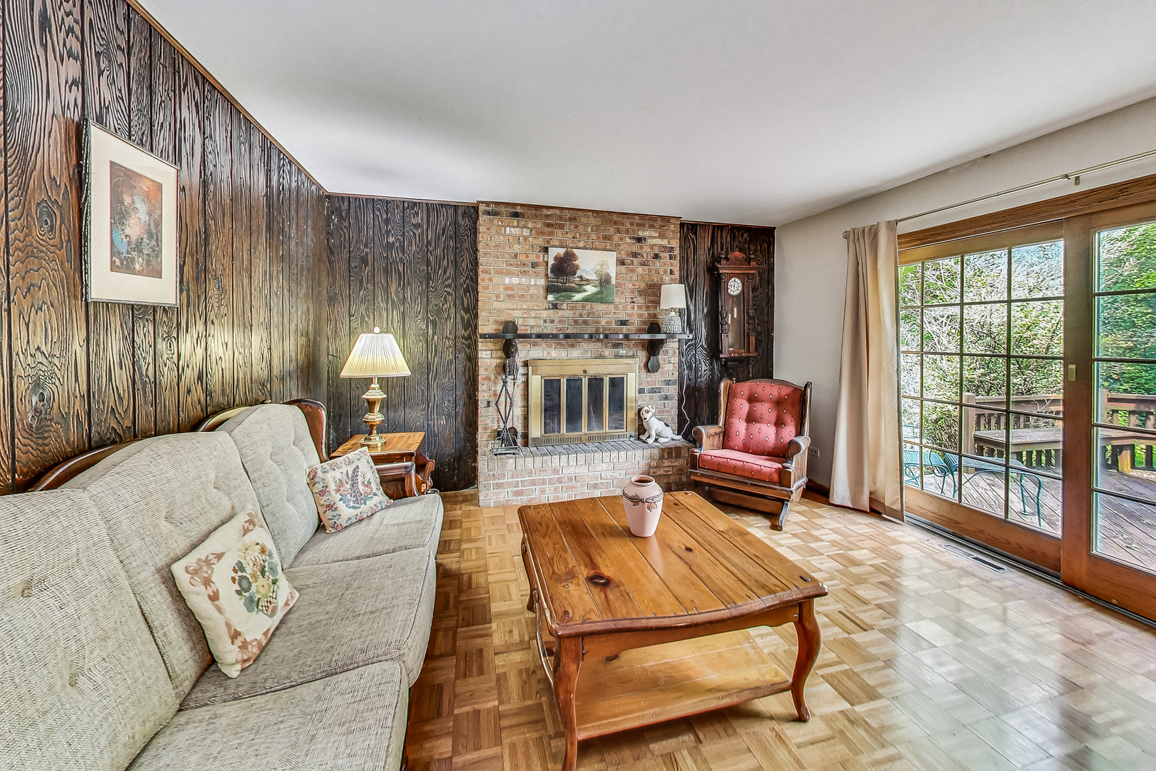 544 Northgate Road Lindenhurst, IL 60046 - Photo 13 of 32 a living room with furniture and a floor to ceiling window