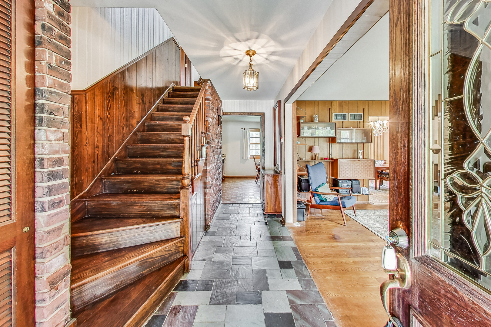 544 Northgate Road Lindenhurst, IL 60046 - Photo 2 of 32 a view of entryway and hall with wooden floor