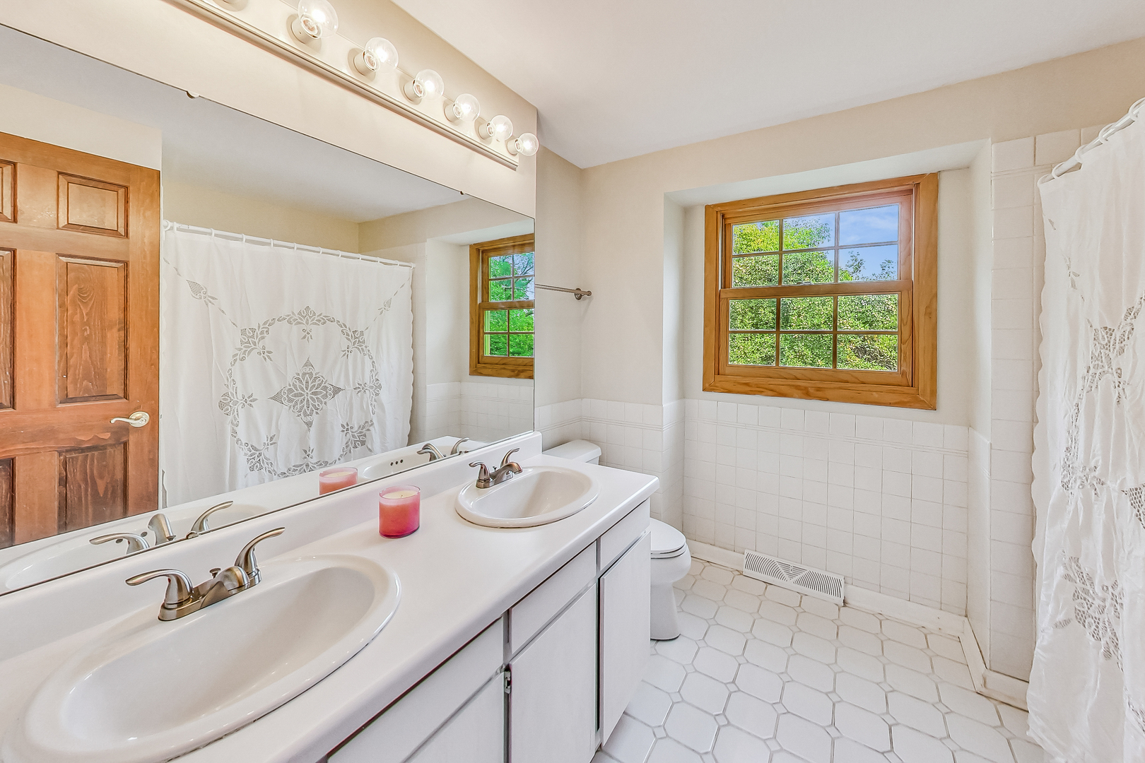 544 Northgate Road Lindenhurst, IL 60046 - Photo 23 of 32 a bathroom with a sink a vanity and a mirror