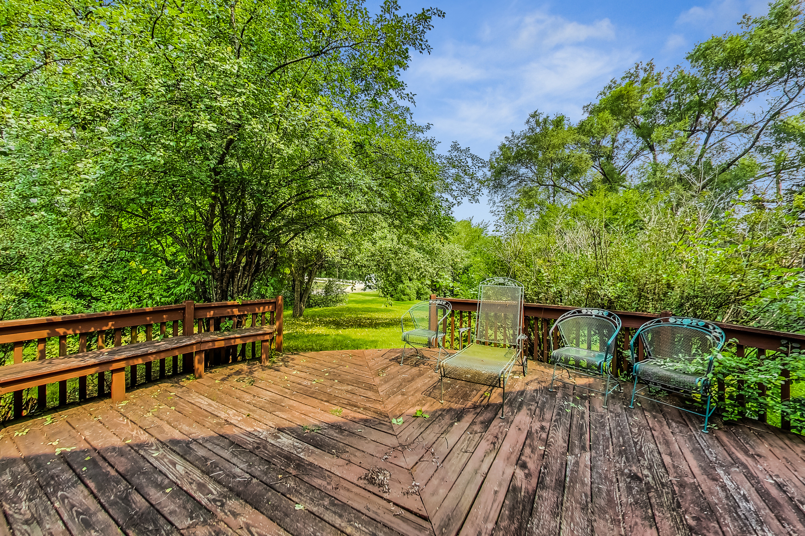 544 Northgate Road Lindenhurst, IL 60046 - Photo 25 of 32 a view of deck with wooden floor and outdoor space