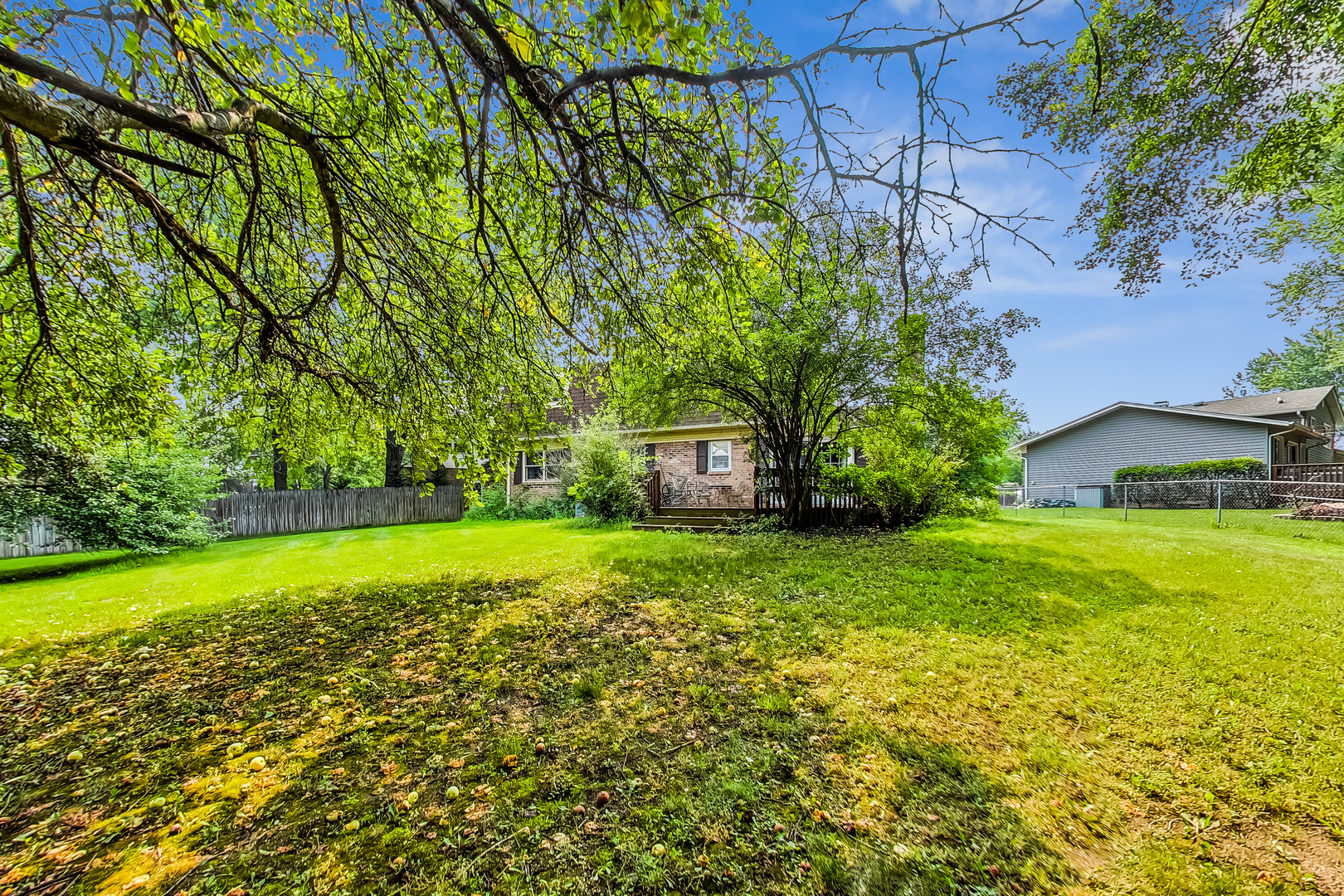 544 Northgate Road Lindenhurst, IL 60046 - Photo 27 of 32 a view of a backyard with large trees