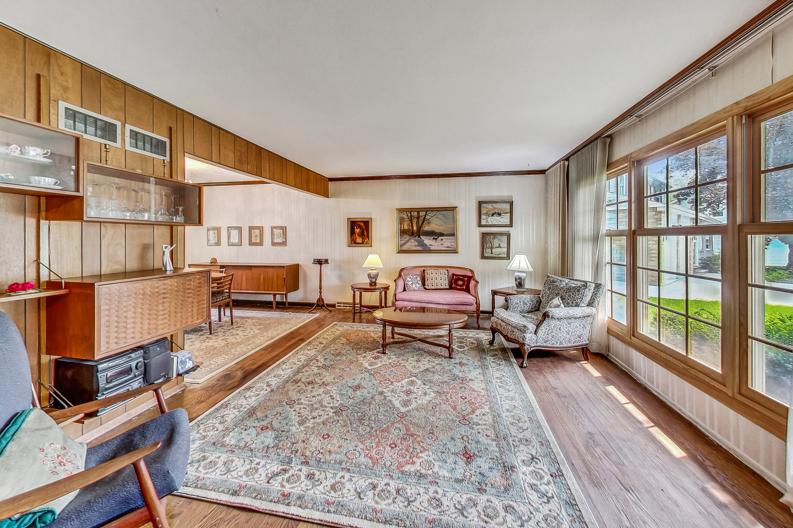544 Northgate Road Lindenhurst, IL 60046 - Photo 6 of 32 a living room with furniture and a floor to ceiling window