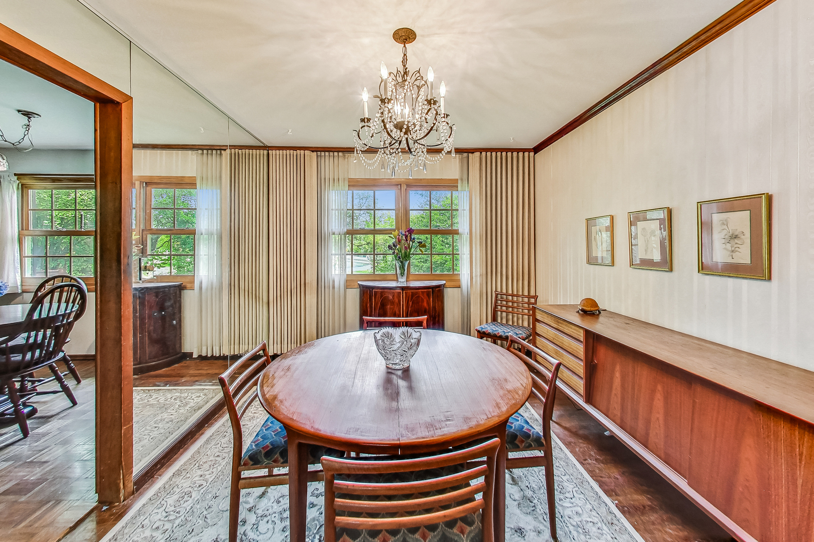 544 Northgate Road Lindenhurst, IL 60046 - Photo 7 of 32 a view of a dining room with furniture window and outside view