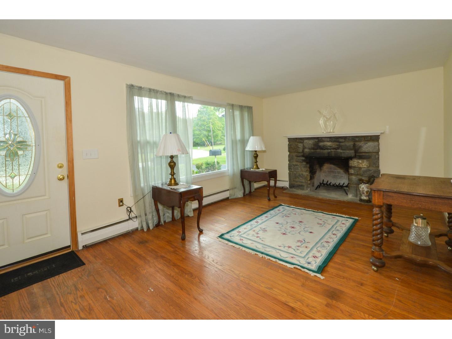 26 Borton Road Audubon, PA 19403 - Photo 3 of 21 Living Room