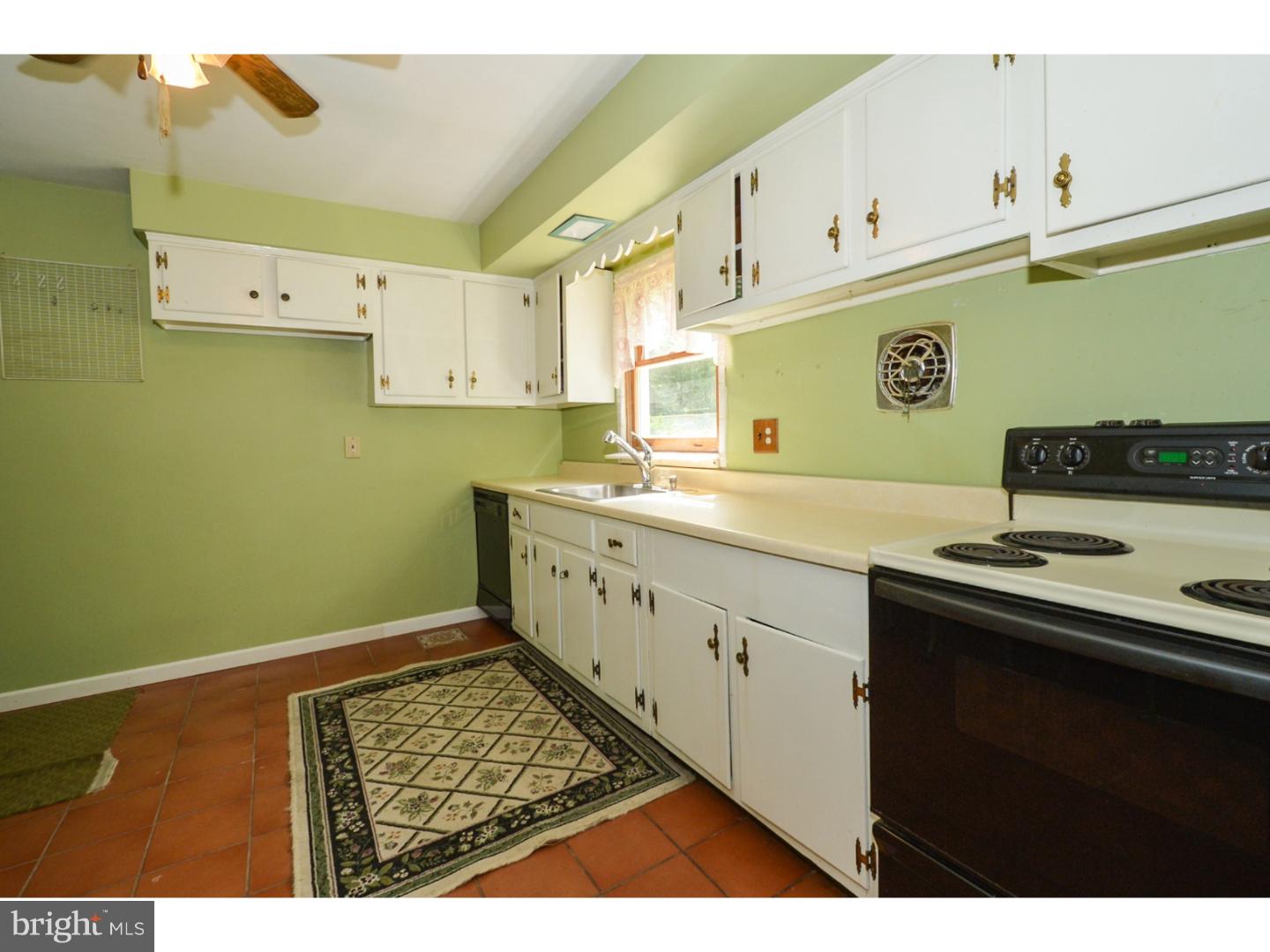 26 Borton Road Audubon, PA 19403 - Photo 7 of 21 Kitchen