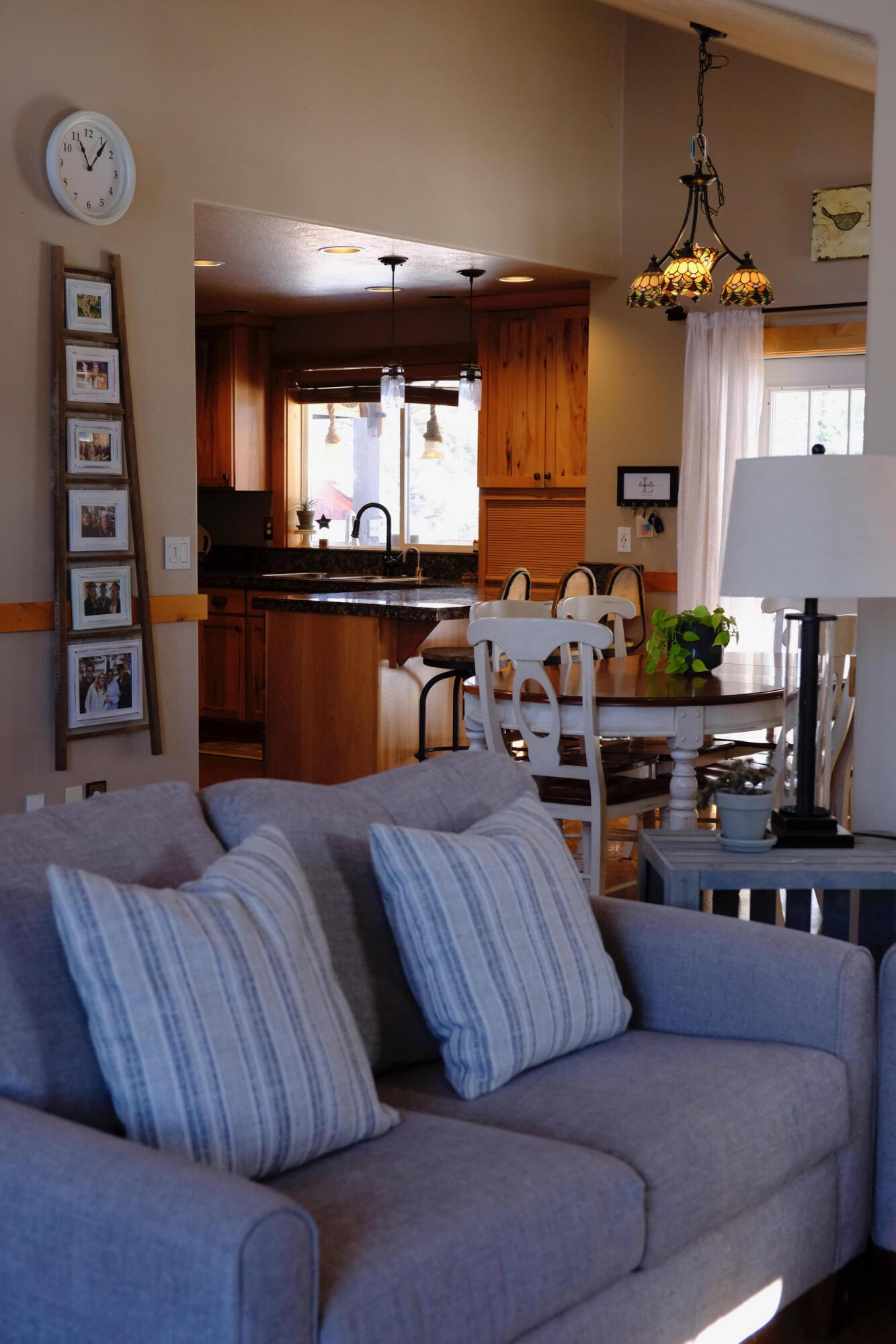 340 North Rope Place Sisters, OR 97759 - Photo 13 of 24 Living Room 3