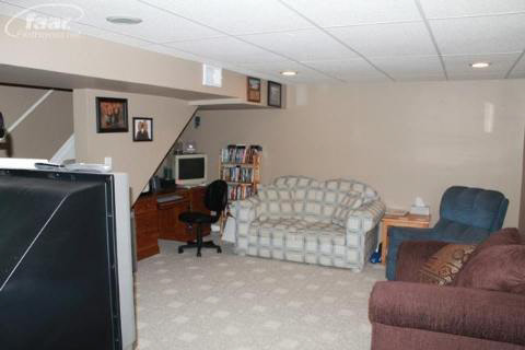 8101 Carpenter Road Flushing, MI 48433 - Photo 12 of 18 20351179-11.JPG