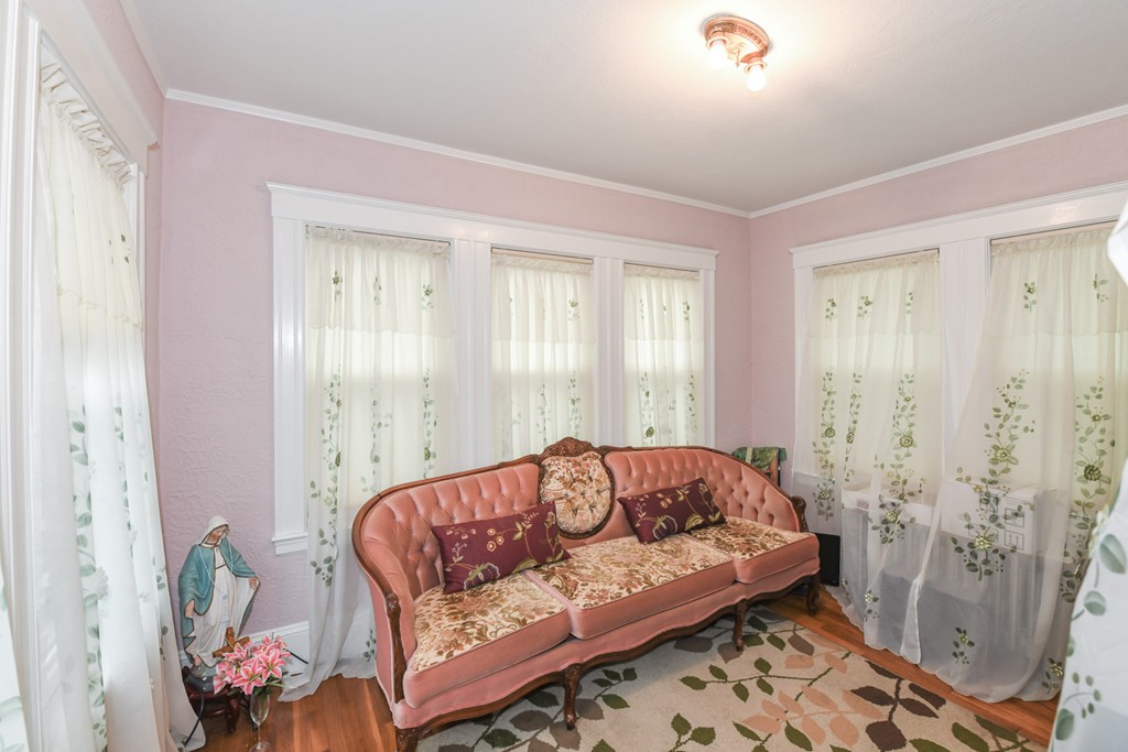 68-70 Edgecliff Road Watertown, MA 02472 - Photo 4 of 19 Gallery Image 4