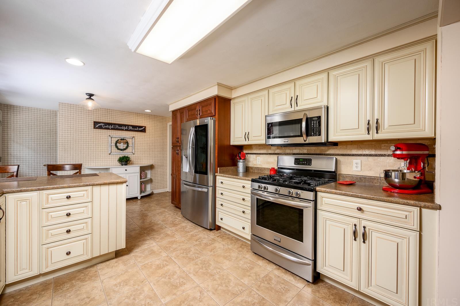 9507 Carriage Lane Fort Wayne, IN 46804 - Photo 11 of 36